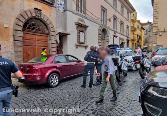 Viterbo - Ubriaco semina il panico in centro