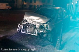 Viterbo - L'auto in piazza del Santuario