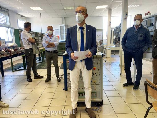 Luca Damiani all'inaugurazione del laboratorio di elettrotecnica dell'Itt Da Vinci