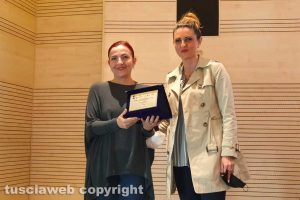 Seconda Stefania Pochesci, premiata da Alessandra Troncarelli