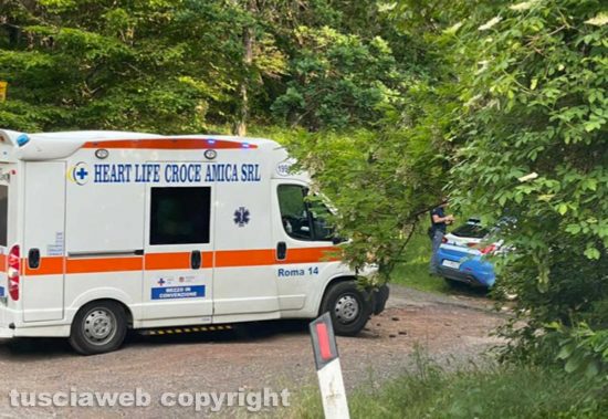 Viterbo - L’intervento dell’ambulanza e della polizia