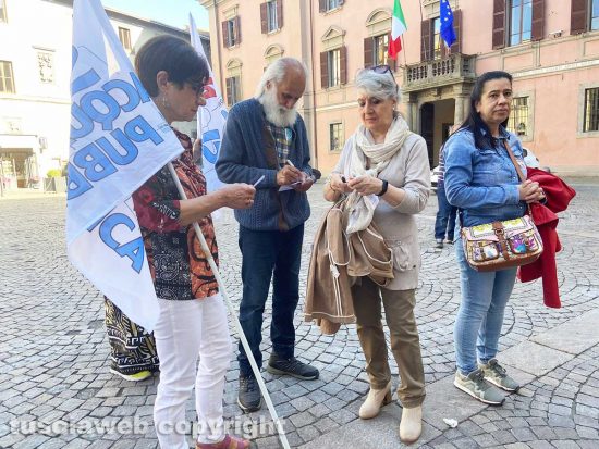 Viterbo - Manifestazione del comitato Non ce la beviamo contro la privatizzazione dell'acqua