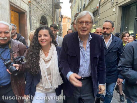 Vittorio Sgarbi e Chiara Frontini inaugurano la sede di “Io Apro Rinascimento”