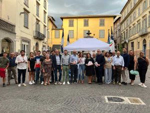 Viterbo - Gazebo di FdI in piazza delle Erbe