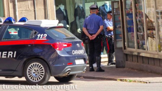 Carabinieri - Controlli dei carabinieri a piazza della Rocca
