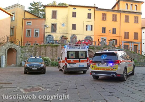 Montefiascone - Donna si sente male e sviene in casa - L'intervento di carabinieri e 118