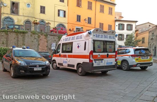 Montefiascone - Donna si sente male e sviene in casa - L'intervento di carabinieri e 118