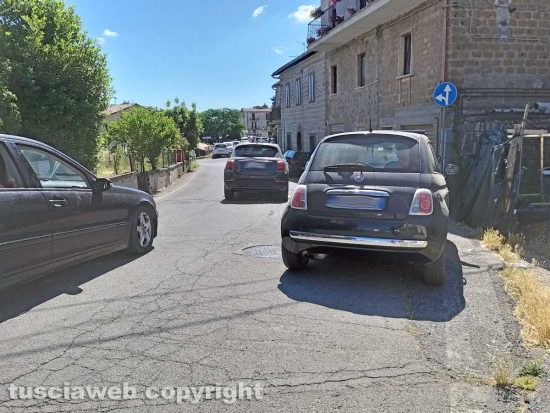 Montefiascone - I parcheggi "selvaggi" in via Bastiglia