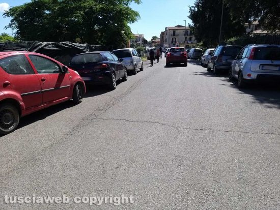 Montefiascone - I parcheggi "selvaggi" in via Bastiglia