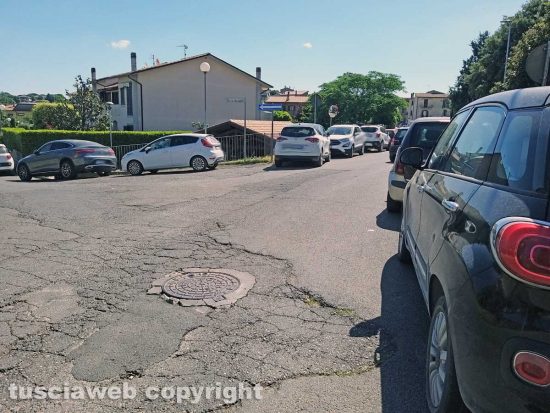 Montefiascone - I parcheggi "selvaggi" in via Bastiglia