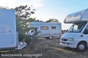 Monte Romano - Esplosione e fiammata dentro a un camper, grave una donna