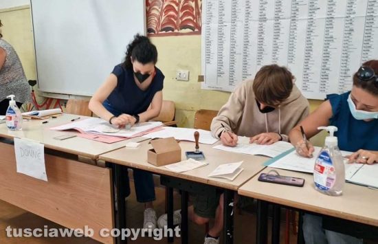 Elezioni comunali - Il seggio elettorale al Paolo Savi