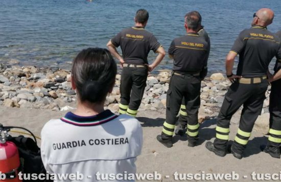 Tarquinia - Recuperata un'anfora vinaria di epoca romana da vigili del fuoco e guardia costiera