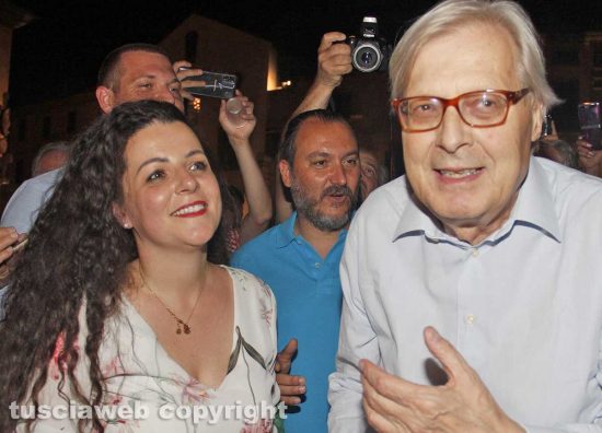 Chiara Frontini festeggia la vittoria con Vittorio Sgarbi