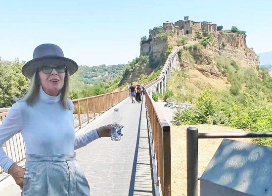 Diane Keaton a Civita di Bagnoregio 