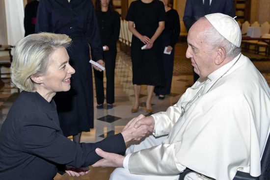 Città del Vaticano - Papa Francesco riceve in udienza Ursula von der Leyen
