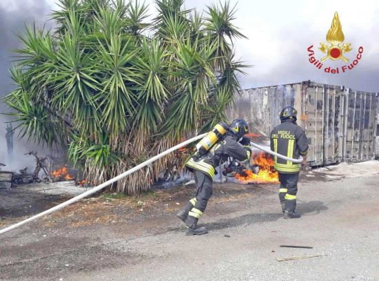 Roma - Maxi incendio in zona Aurelia - L'intervento dei vigili del fuoco