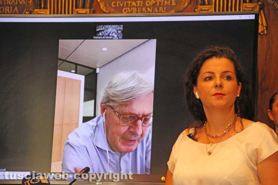 Chara Fronti e Vittorio Sgarbi in collegamento