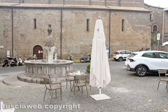 Viterbo - La fontana di piazza Dante