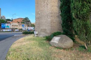 Viterbo - Il cippo di piazzale Gramsci
