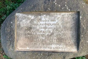 Viterbo - Il cippo di piazzale Gramsci