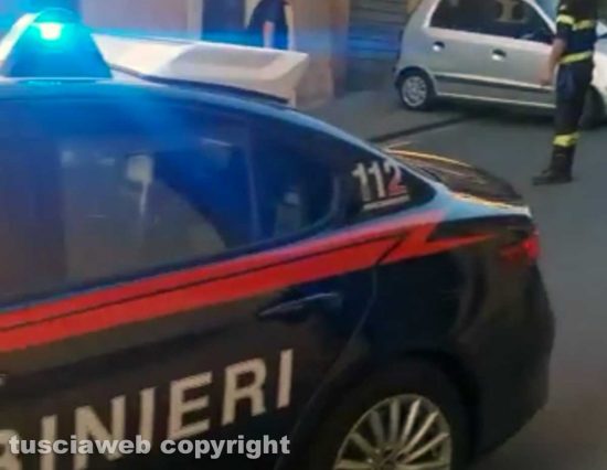 Ronciglione - Auto capotta in pieno centro