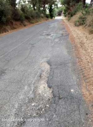Montalto Marina - Buche in via Litoranea