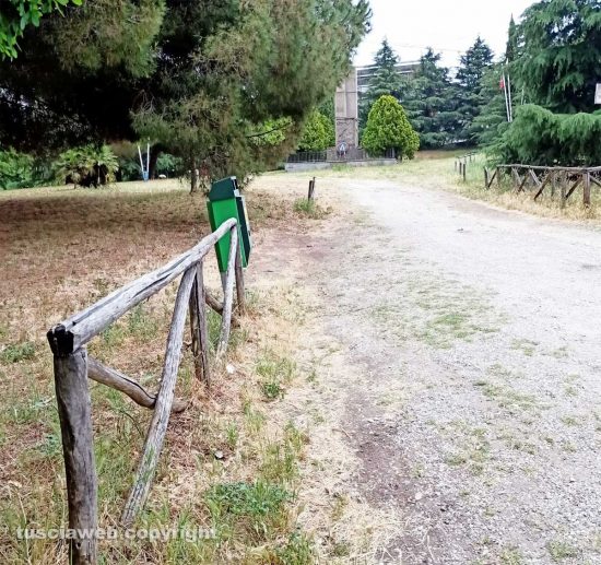 Viterbo - Lo sfacelo del giardino dell'aeronautica