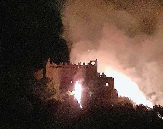 Tuscania - Incendio lambisce palazzo del Rivellino