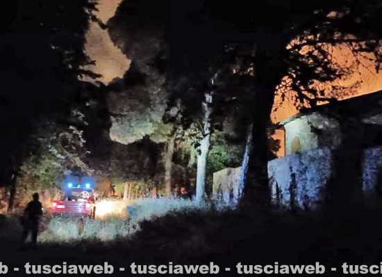 Tuscania - Incendio lambisce palazzo del Rivellino
