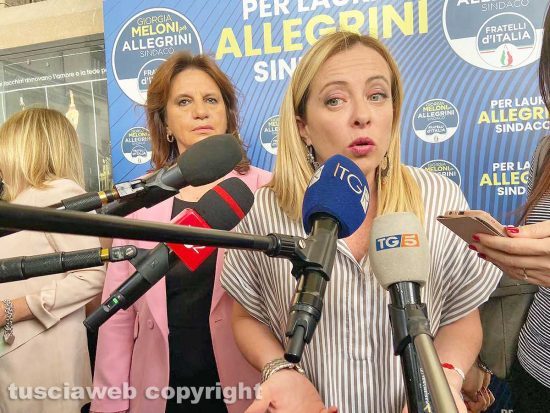 Giorgia Meloni con Laura Allegrini