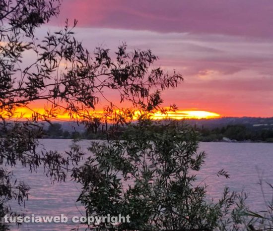 Tramonto sul lago di Bolsena