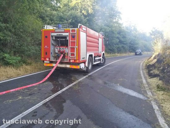 Incendio sulla Commenda - I vigili del fuoco