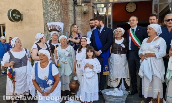 Bolsena - Anna Falchi alla Festa delle ortensie