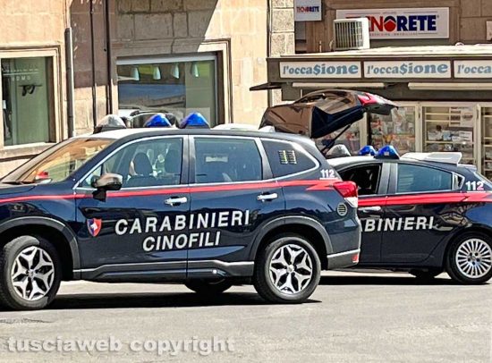 Carabinieri - Controlli dei carabinieri a piazza della Rocca