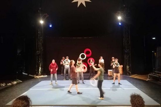 Lo spettacolo circense "Parc Montsouris" dell'associazione "Passe Passe"