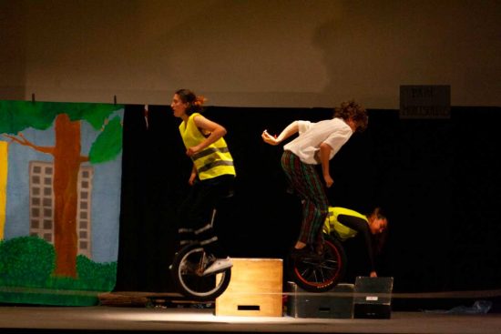 Lo spettacolo circense "Parc Montsouris" dell'associazione "Passe Passe"