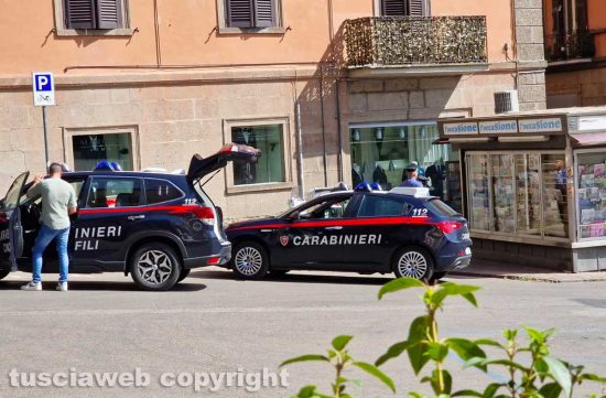 Carabinieri - Controlli dei carabinieri a piazza della Rocca