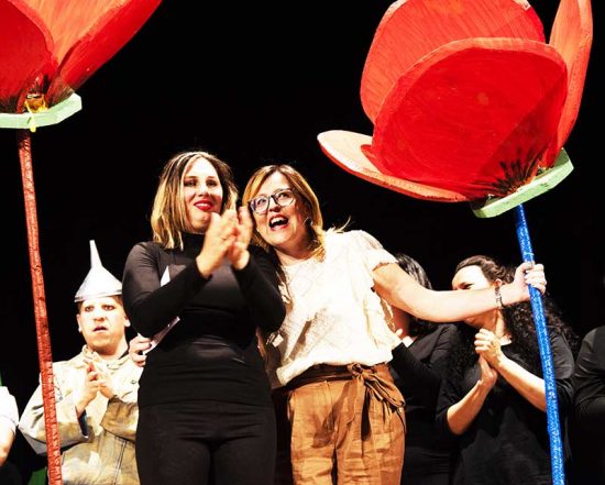 Viterbo - Il Mago di Oz- la presidente dell'Eta Beta Francesca Burla con una delle attrici 