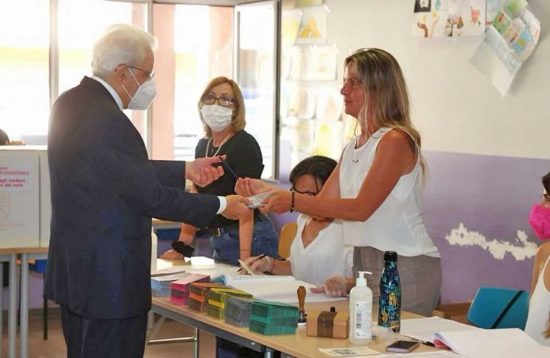 Sergio Mattarella al voto a Palermo