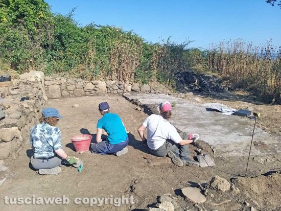Montefiascone - Gli scavi archeologici nel santuario di Piana del Lago