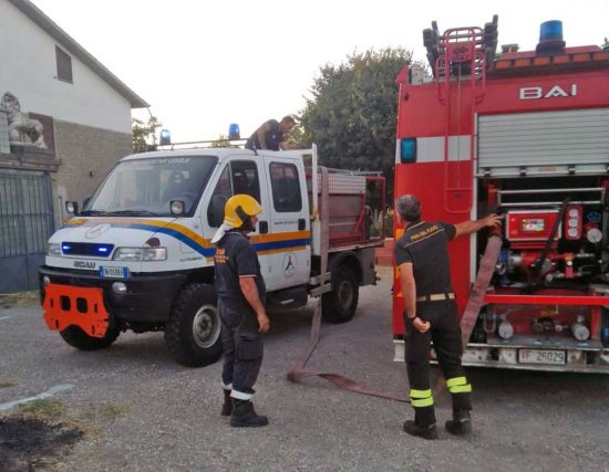 Montefiascone - Incendio tra la località Caversa e Grilli nella frazione di Zepponami 