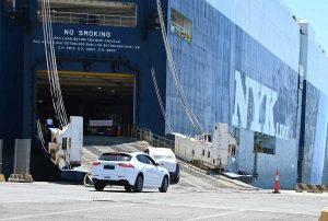 Maserati in partenza da porto di Civitavecchia
