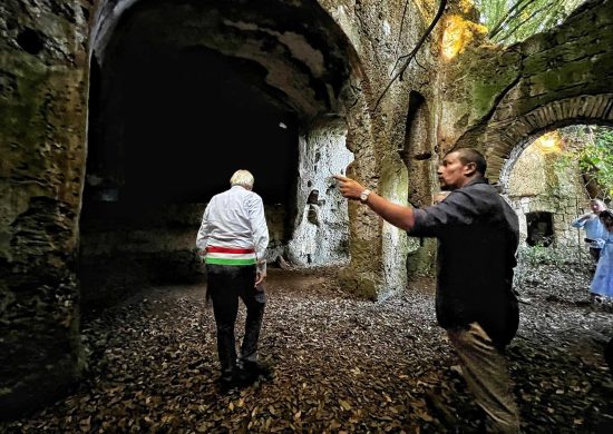 Sutri - Il sindaco Vittorio Sgarbi visita l'antica chiesa di Santa Fortunata