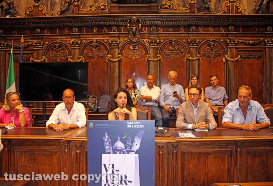Viterbo bella di sera - La presentazione in comune