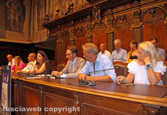 Viterbo bella di sera - La presentazione in comune