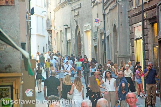 Viterbo - Iniziano i saldi