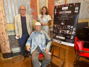 Il sindaco Franco Vita, Alma Manera e il maestro Beppe Menegatti