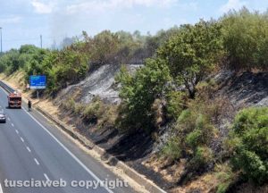 Incendio sulla superstrada in direzione Vitorchiano