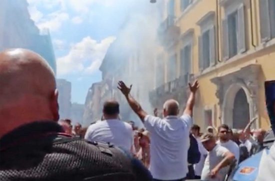 Roma - Protesta dei tassisti davanti a palazzo Chigi